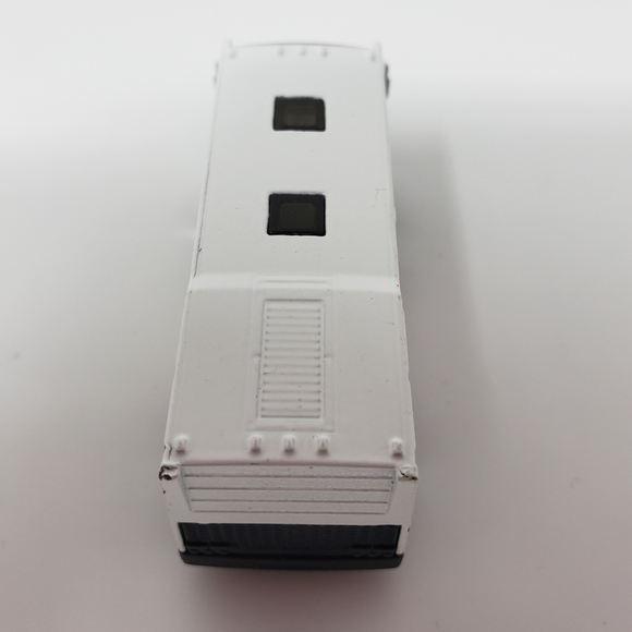 Matchbox Metro Shuttle Bus MBTA Diecast Die-cast Toy - Picture 9 of 16